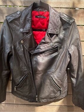 William Rast leather motorcycle jacket
Gorgeous black leather
Small